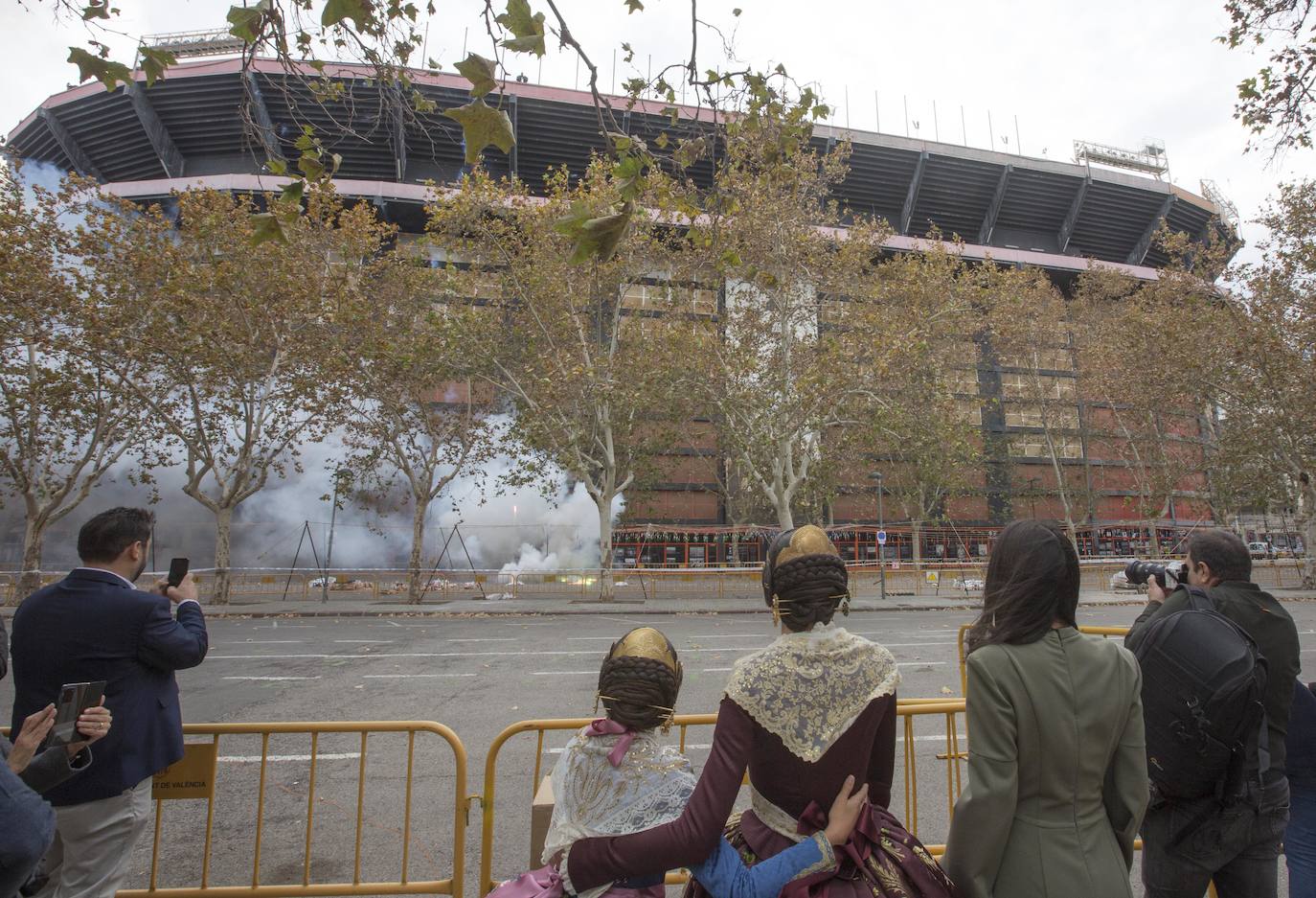 Valencia dispara una mascletà extraordinaria junto a Mestalla