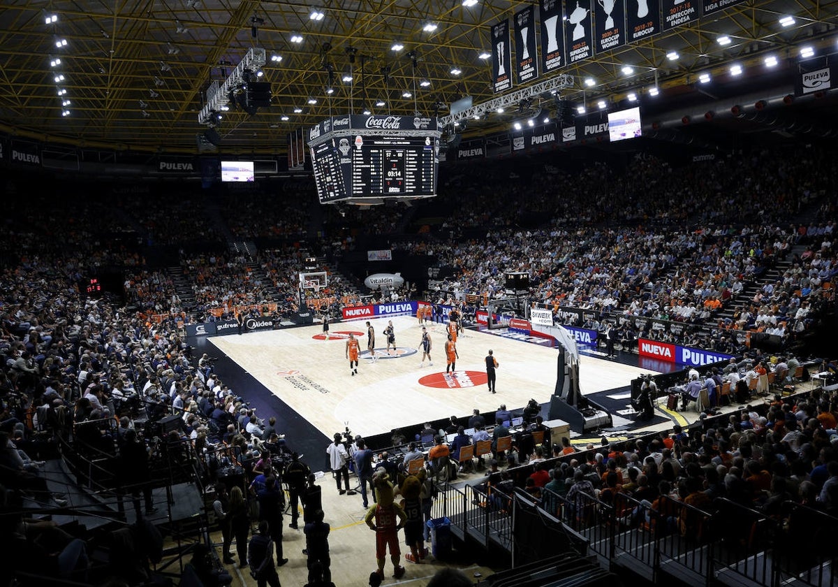 La gradas de la Fonteta, durante un partido contra el Real Madrid.