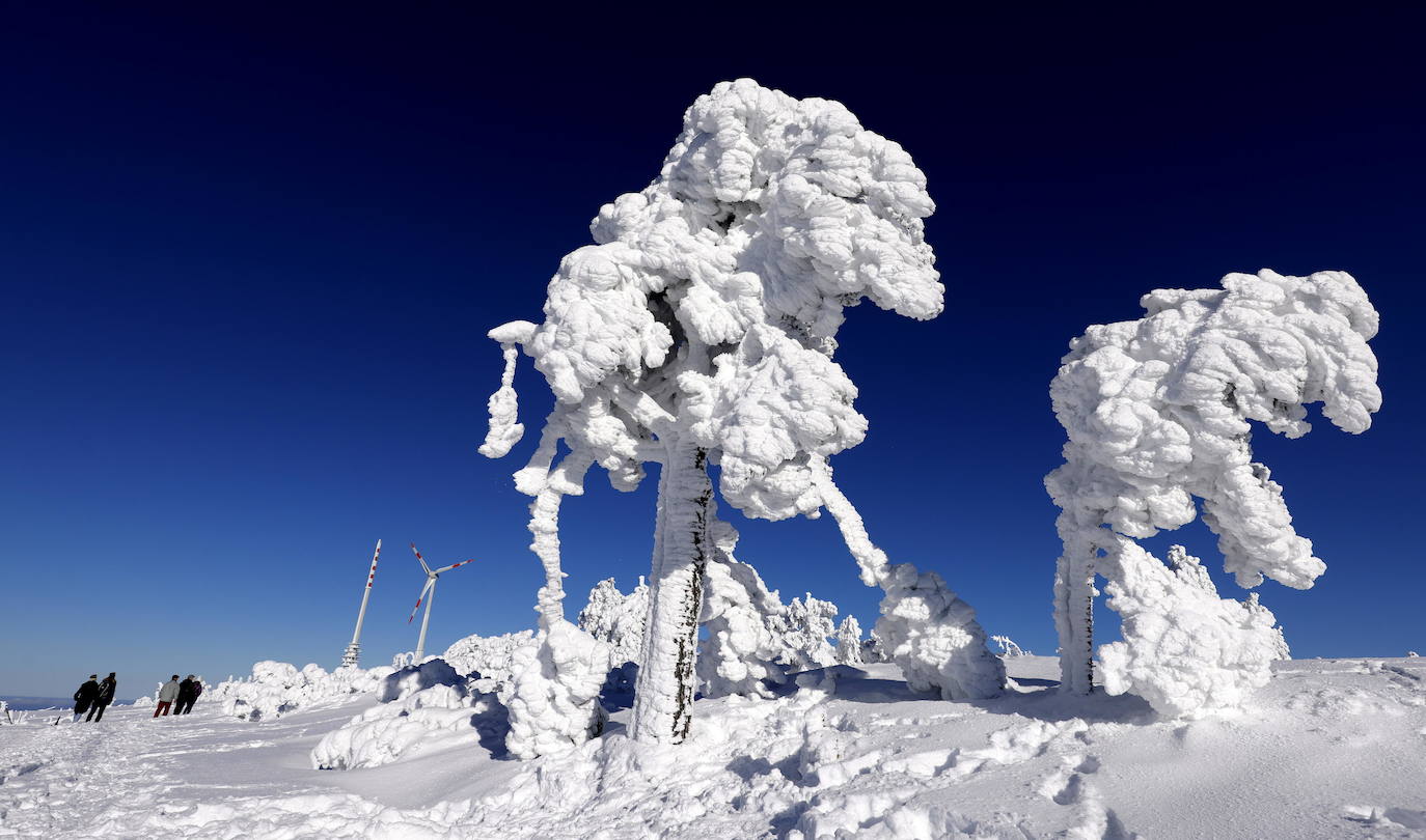 La nieve sepulta Alemania, en imágenes