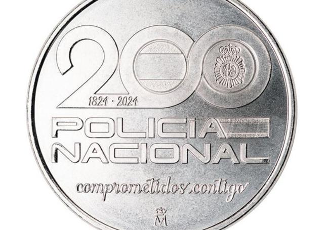 Reverso de la medalla especial en honor a la Policía Nacional.