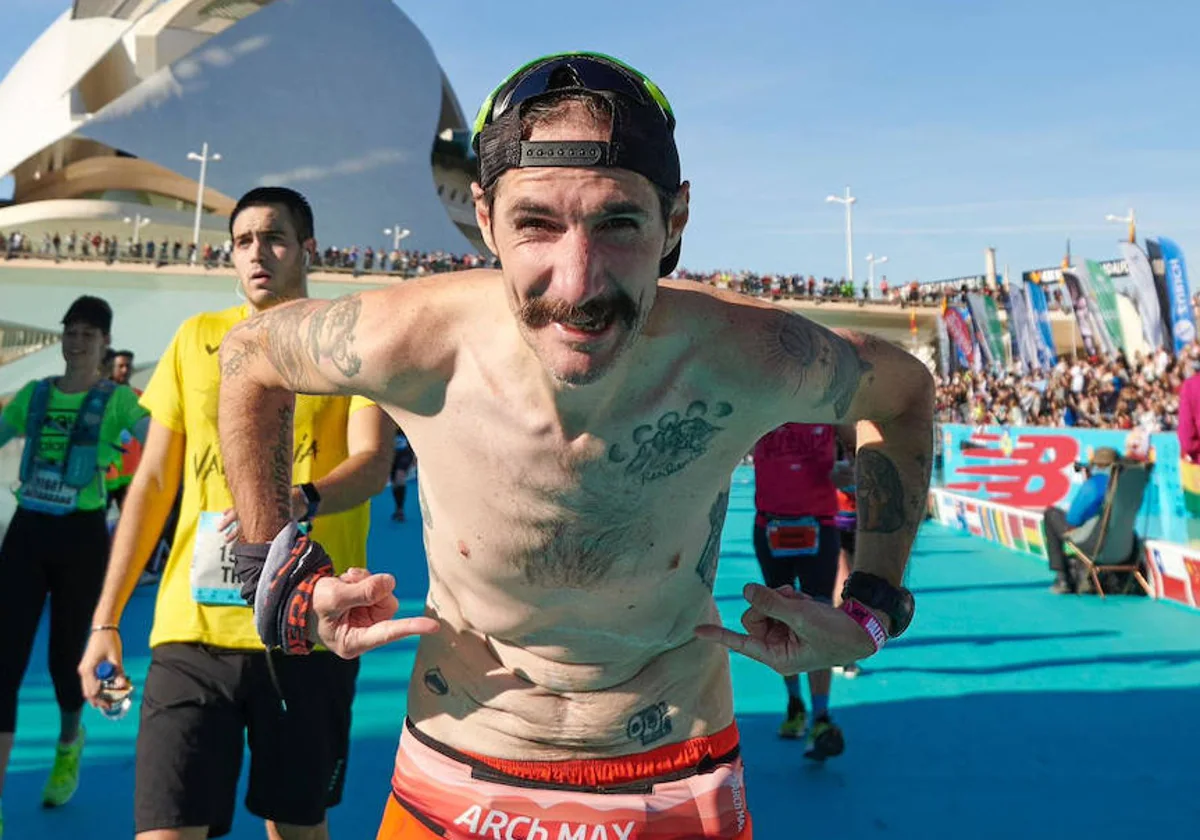 Maratón de Valencia | Sin estómago, colon ni recto, pero finisher del  Maratón de Valencia | Las Provincias