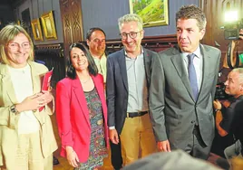 María José Salvador, junto a a los nuevos secretarios de Estado Torró y España, y el presidente de la Generalitat, Carlos Mazón. EFE/ Kai Forsterling