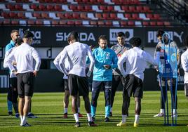 Rubén Baraja, durante un entrenamiento del Valencia.