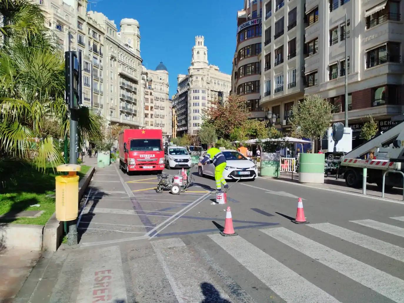 Las nuevas líneas de autobús llegan a la plaza del Ayuntamiento de Valencia