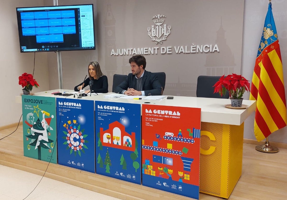 Los concejales Mónica Gil y Juan Carlos Caballero, en la rueda de prensa de este lunes.