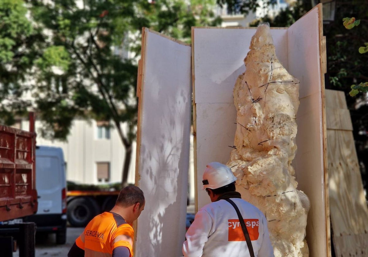 Protección de la escultura del Tritón de Ponzanelli.