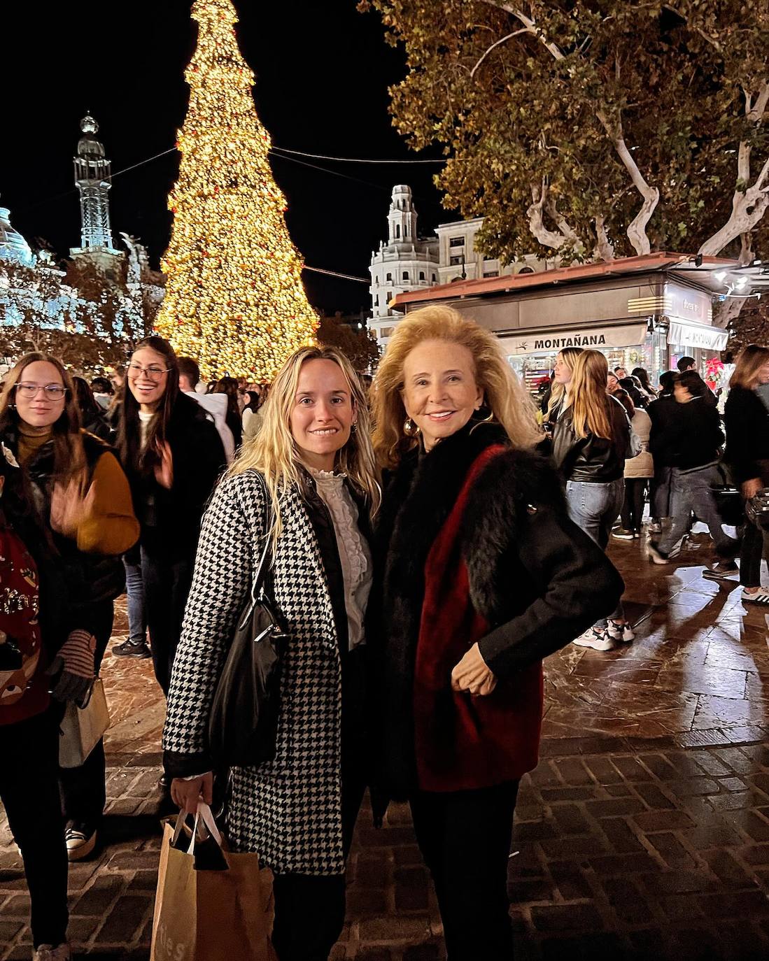 Isa Catalá y su abuela Mayrén Beneyto.