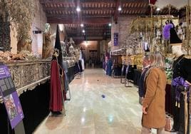 Visita de la concejala de Fiestas y Tradiciones, Mónica Gil, al museo de la Semana Santa Marinera.