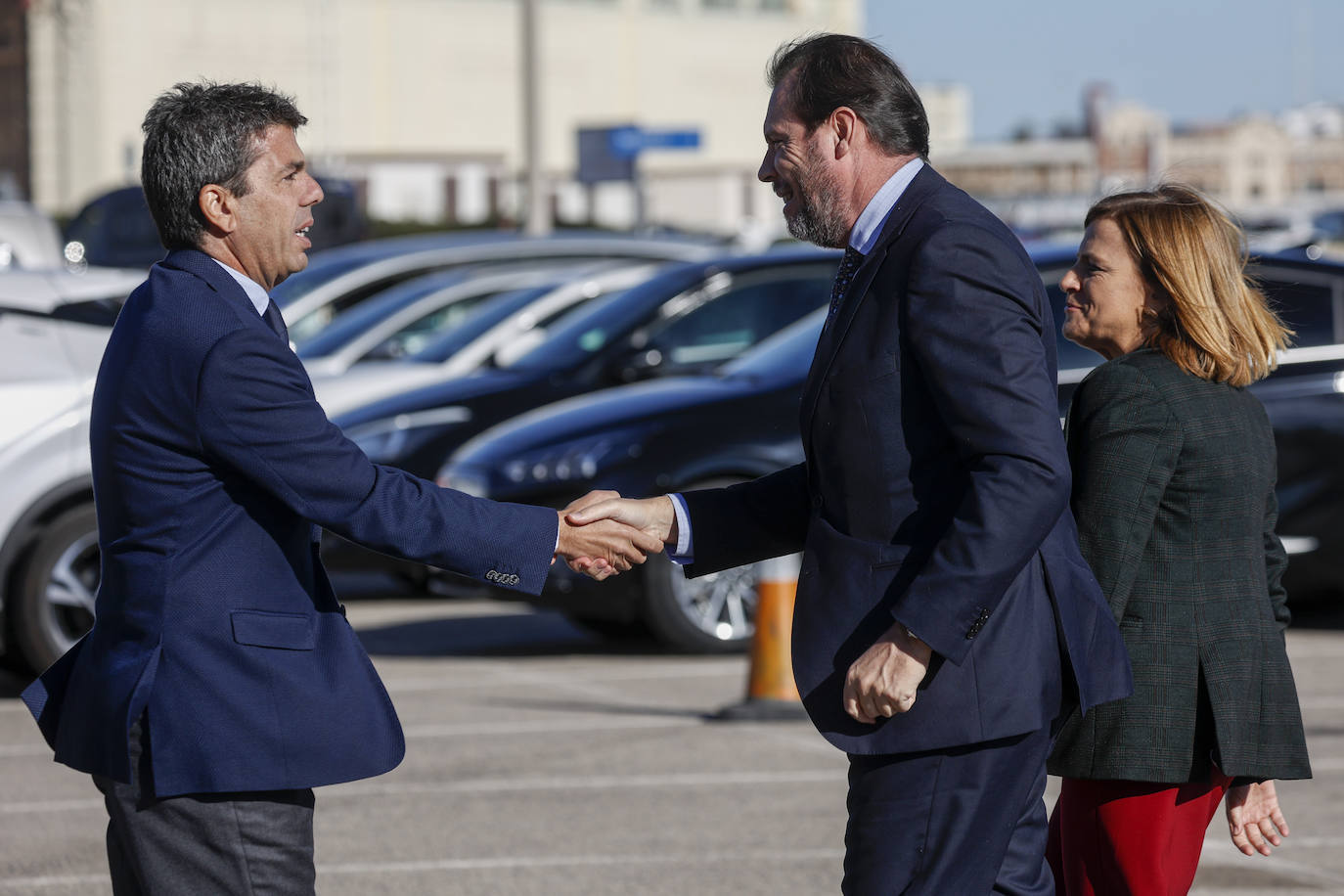 El nuevo ministro de Transportes, Óscar Puente, visita el Puerto de Valencia