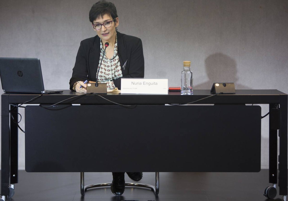 La directora del IVAM, Nuria Enguita, sola en la presentación del programa expositivo de 2024.