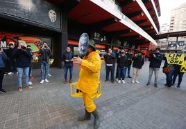 Exteriores de Mestalla antes de la junta de accionistas.