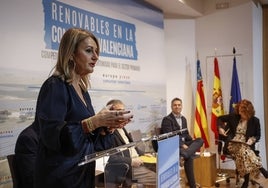 La consellera de Innovación, Industria, Comercio y Turismo, Nuria Montes, interviene durante un encuentro Informativo de Europa Press.