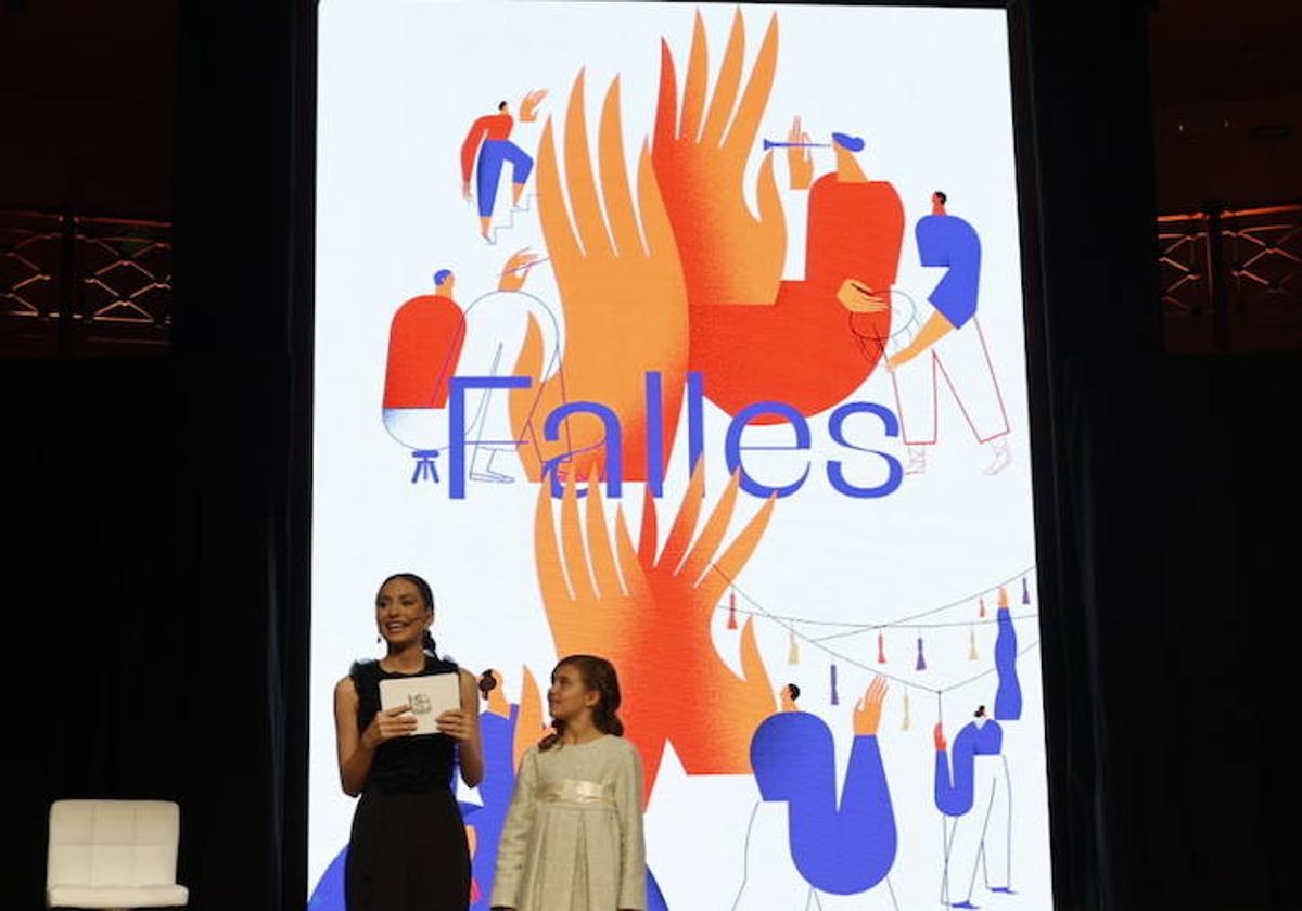 Presentación del cartel de Fallas 2024, en el Palacio de Comunicaciones, donde María Estela Arlandis (FMV2024) ha ejercido de presentadora.