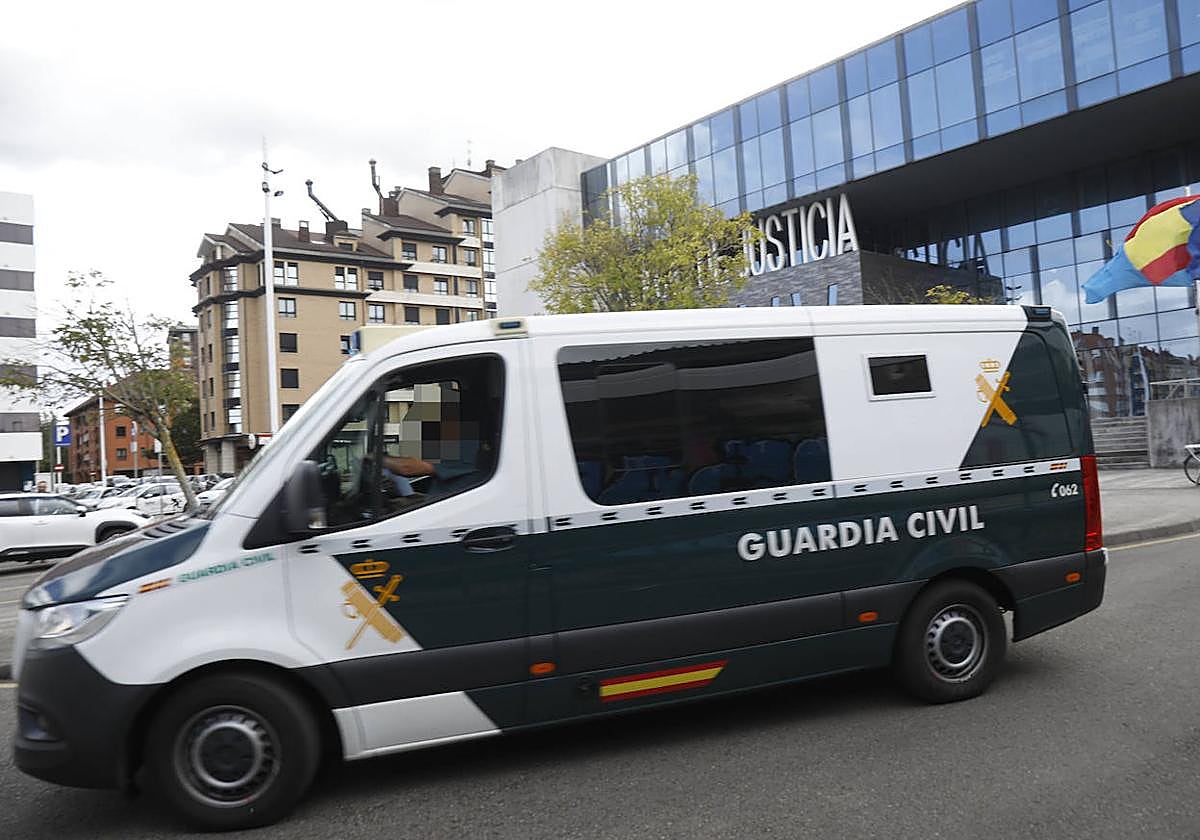 Furgón de la Guardia Civil, en una imagen de archivo.