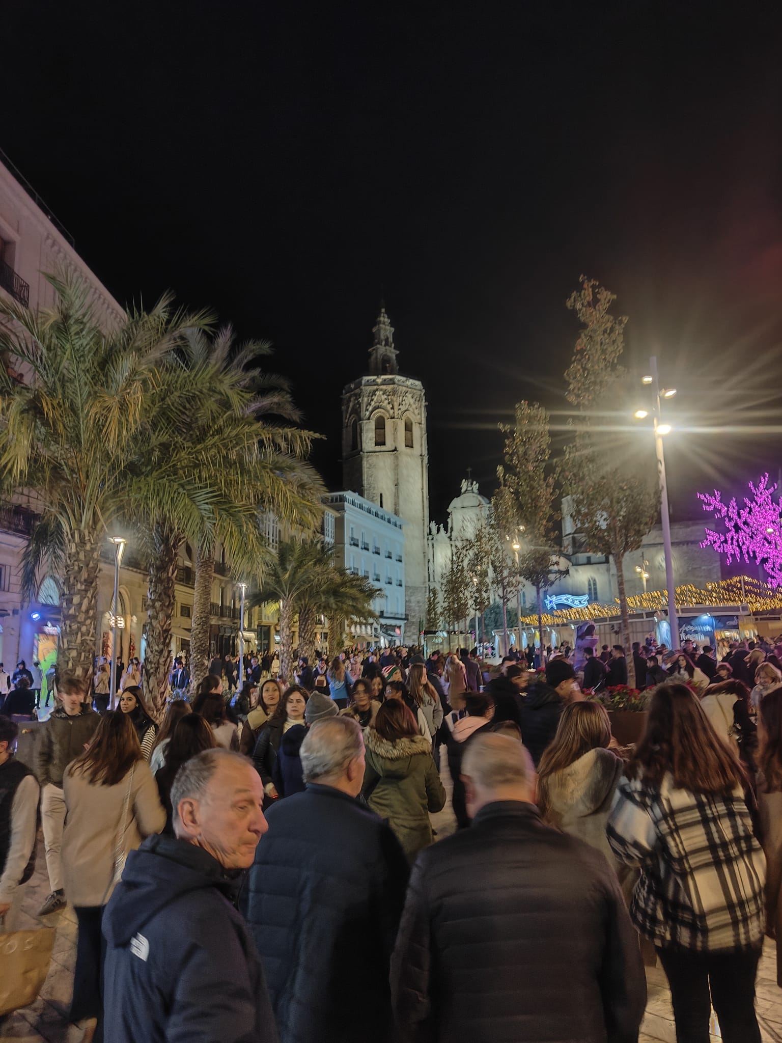 Aglomeración de personas en el centro de Valencia