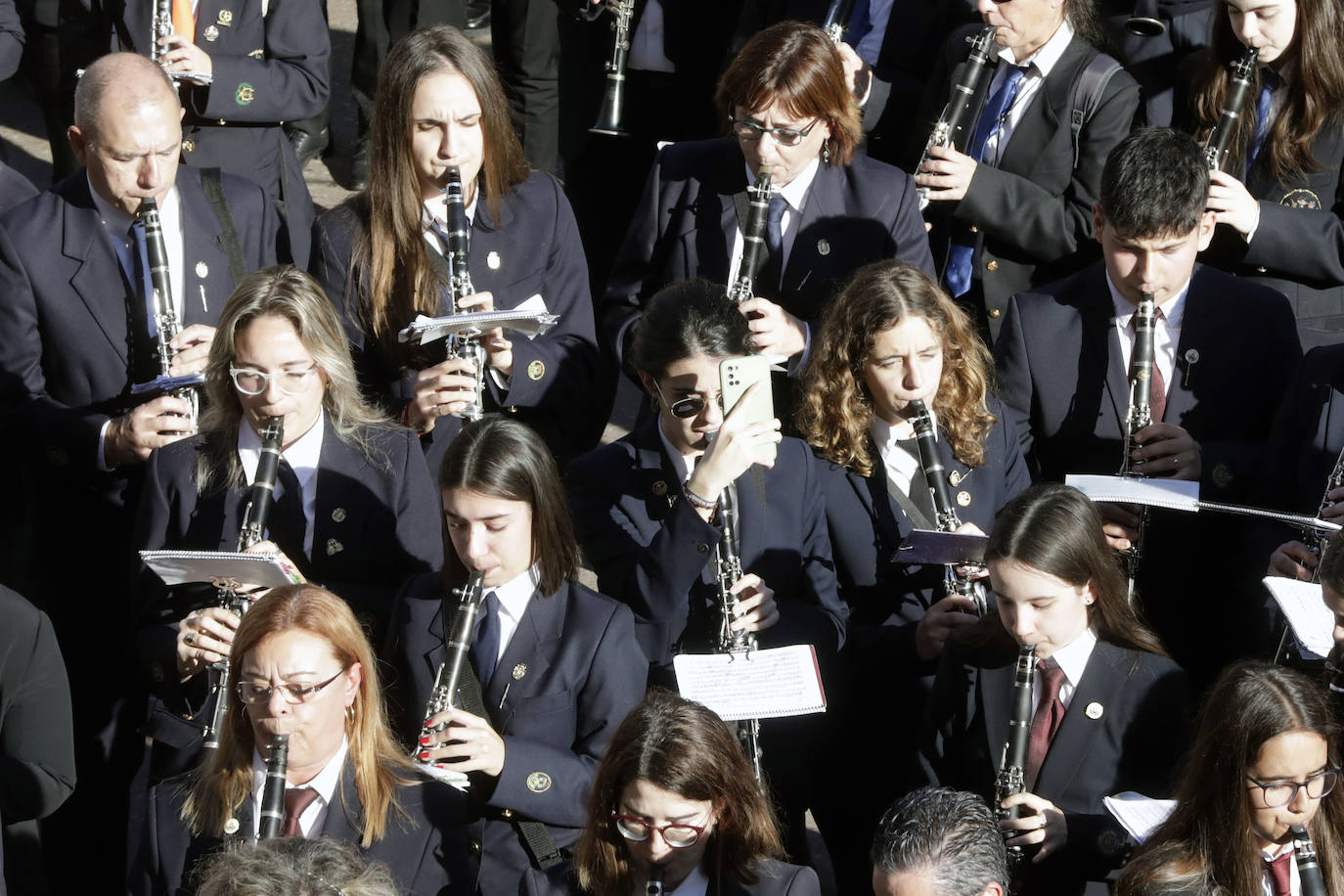 Fotos del homenaje al Maestro Serrano de una veintena de bandas valencianas