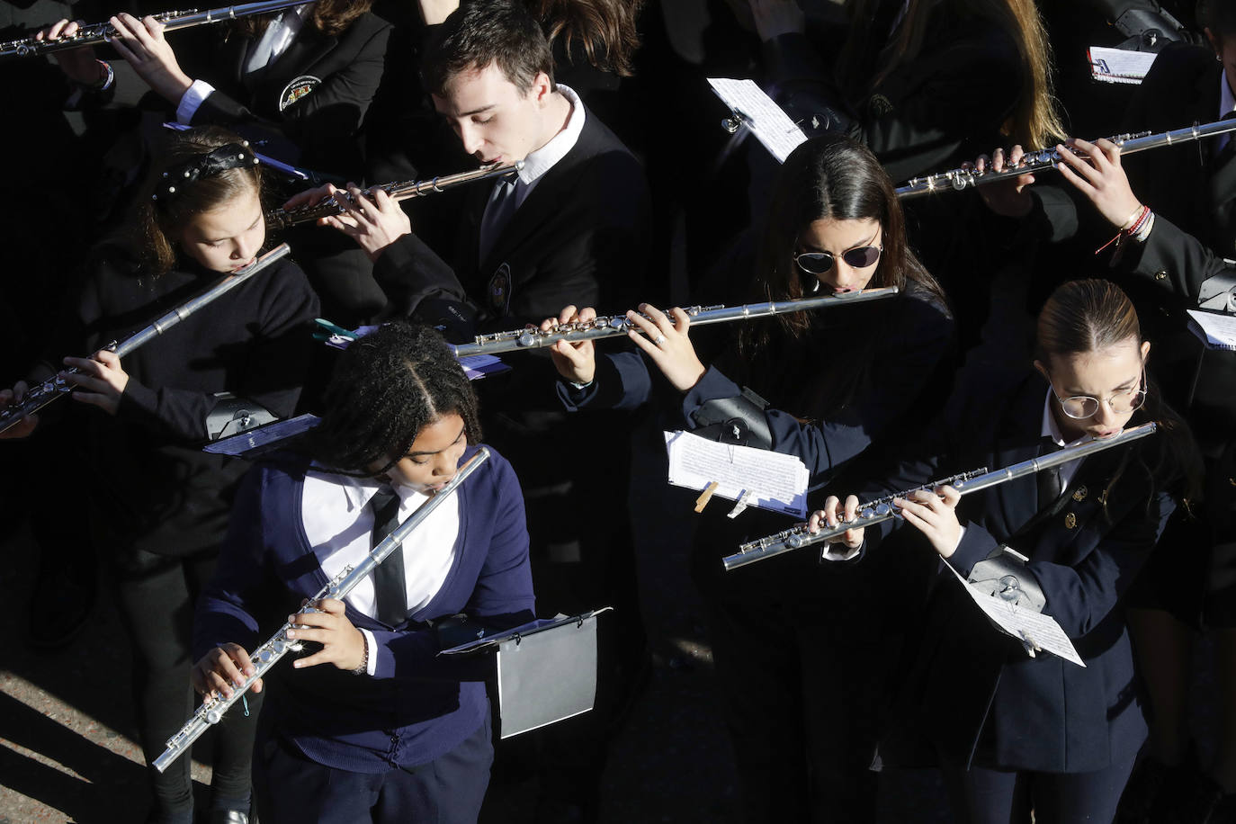 Fotos del homenaje al Maestro Serrano de una veintena de bandas valencianas