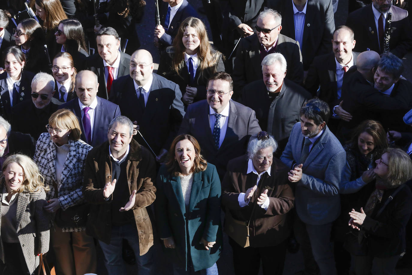 Fotos del homenaje al Maestro Serrano de una veintena de bandas valencianas