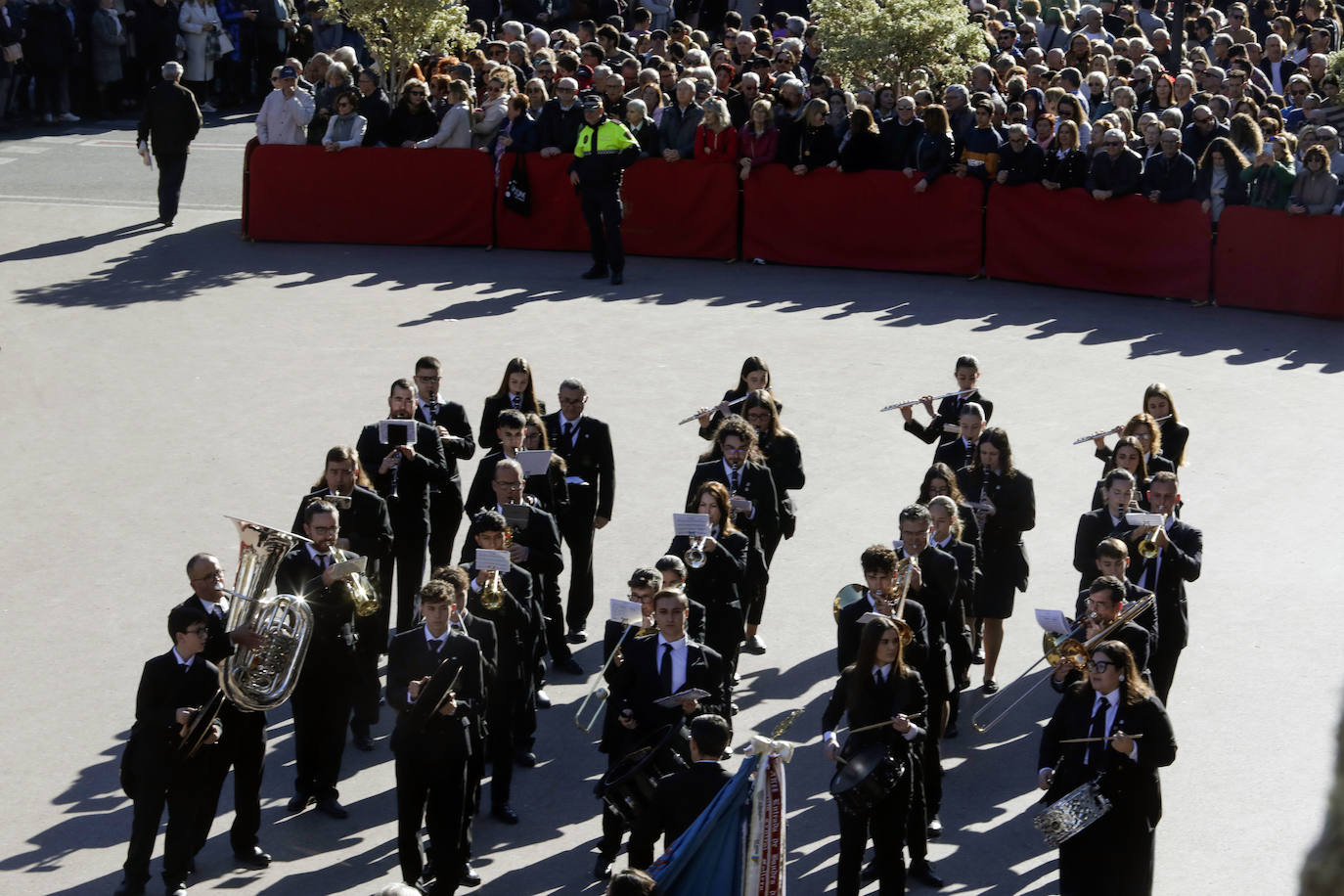 Fotos del homenaje al Maestro Serrano de una veintena de bandas valencianas