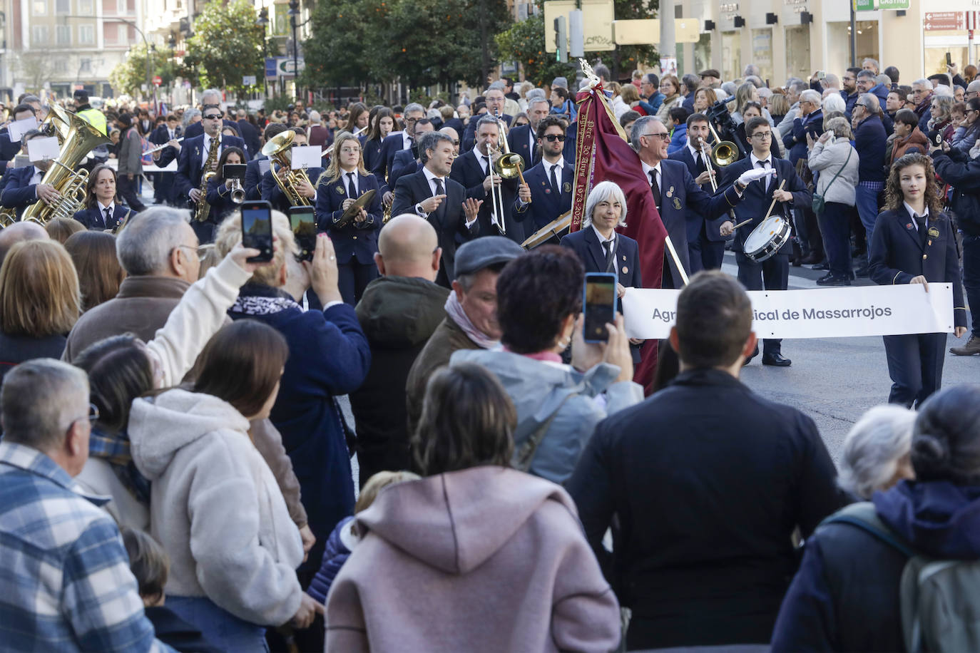 Fotos del homenaje al Maestro Serrano de una veintena de bandas valencianas