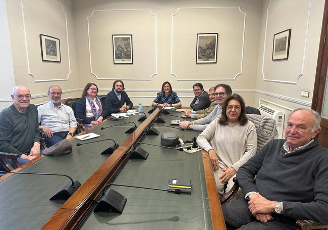 Reunión de la alcaldesa de Valencia, María José Catalá, y los representantes vecinales del Cabanyal-Canyamelar.