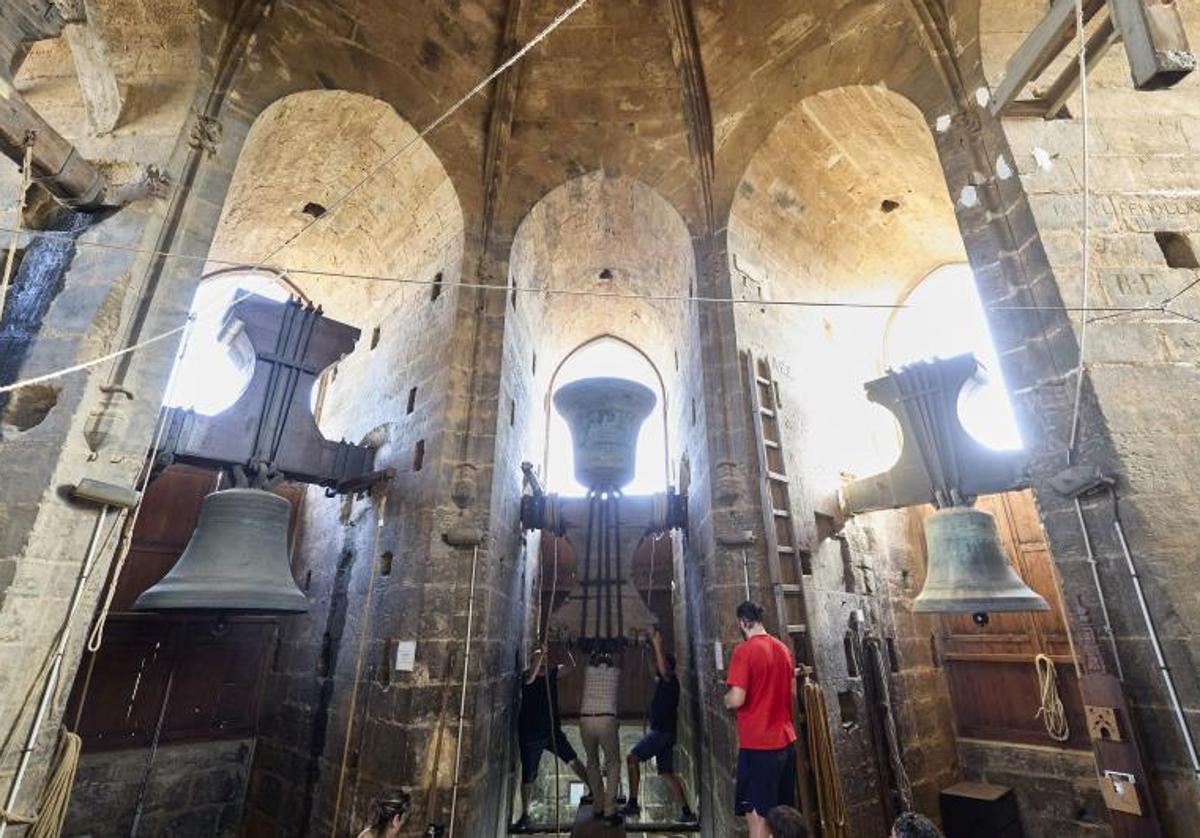 Tres de las campanas del Miguelete, este verano.