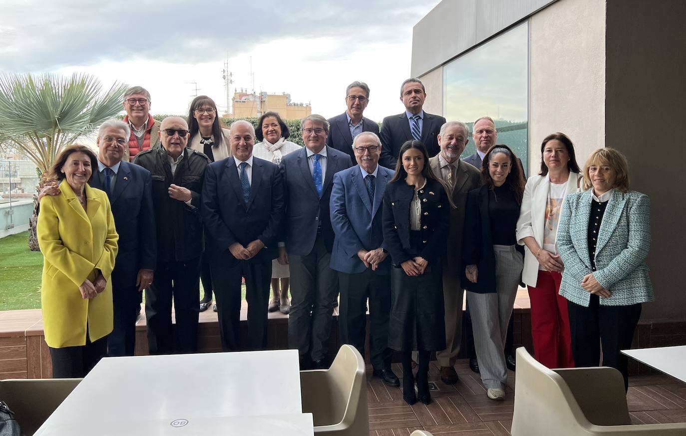 Los cónsules acreditados en Valencia, en El Corte Inglés.