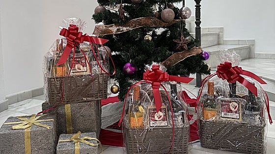 Las cajas de Navidad que reparte Beniflà: alimentos veganos y dulces y cava ecológicos