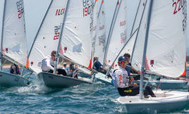 Una regata de vela.