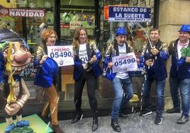 Celebración de un premio de la Lotería de Navidad.