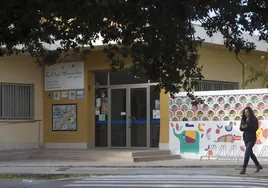 Entrada del colegio Hernández de Castelló.