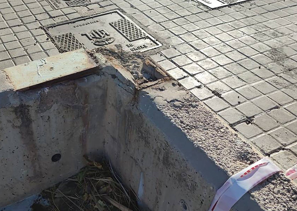 Imagen secundaria 1 - Sección caída, estado de los anclajes rotos y de los que se mantienen en pie, en varias imágenes facilitadas por la AMPA.