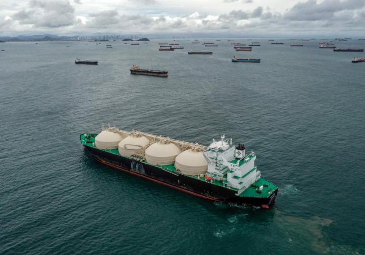 Tráfico de barcos en la entrada al Canal de Panamá.