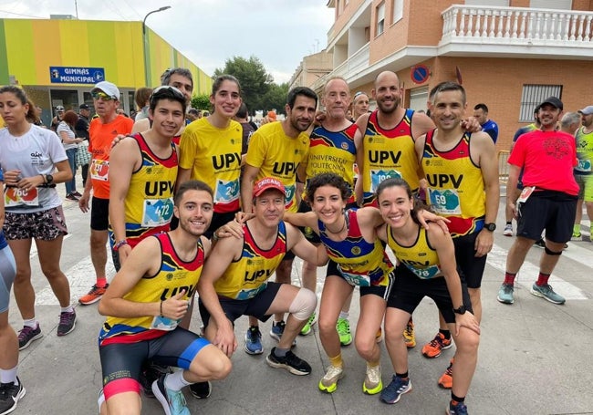 Algunos integrantes del club de runners de la UPV.