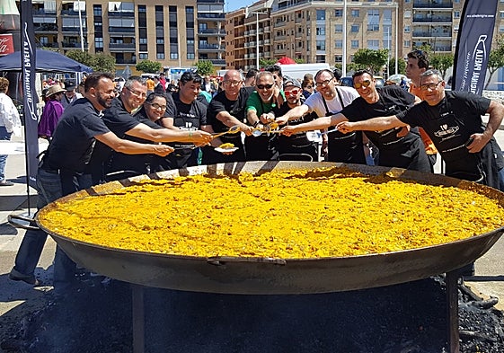 Paella gigante .