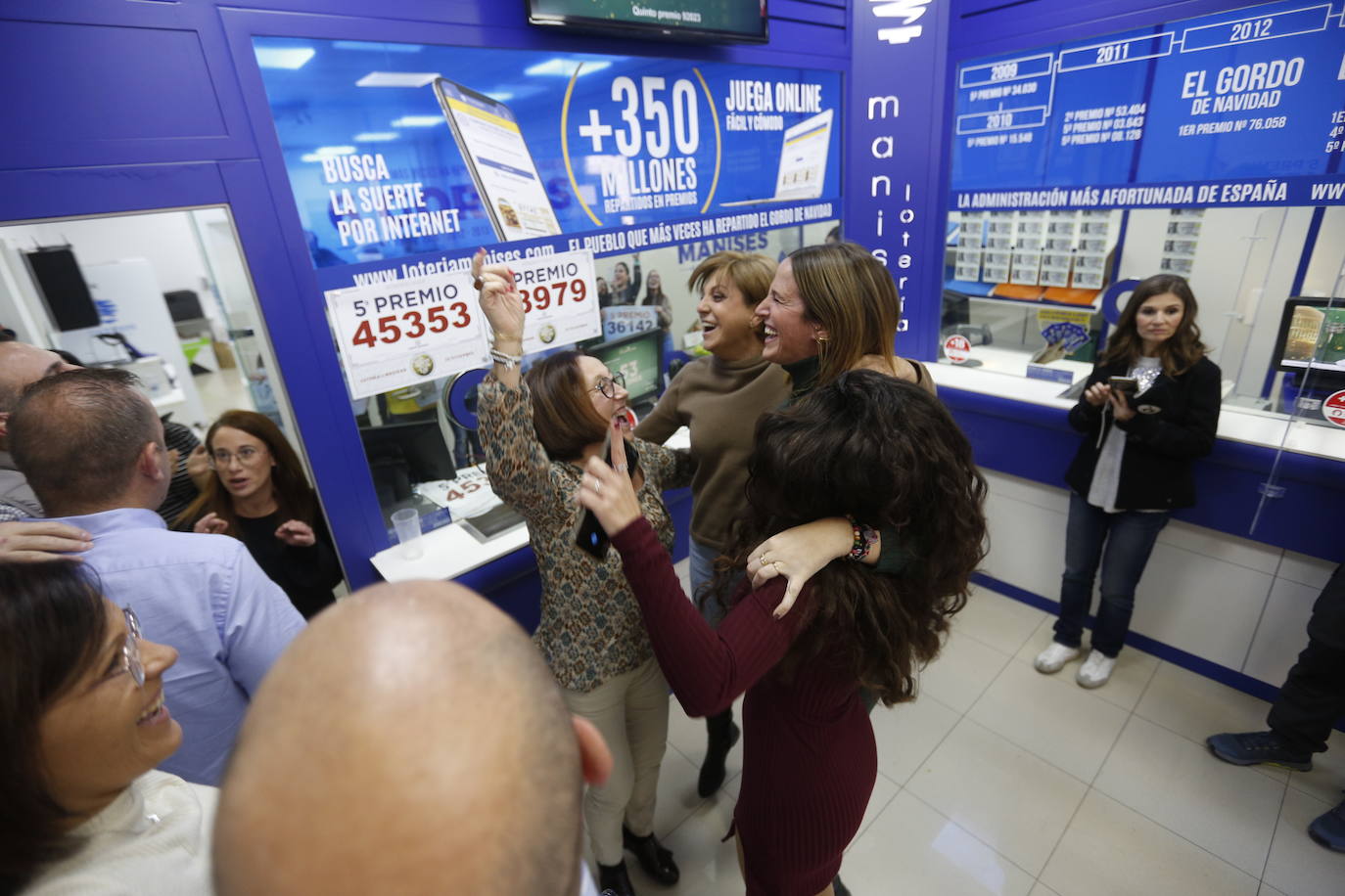 Imágenes del día de la Lotería de Navidad en la Comunitat