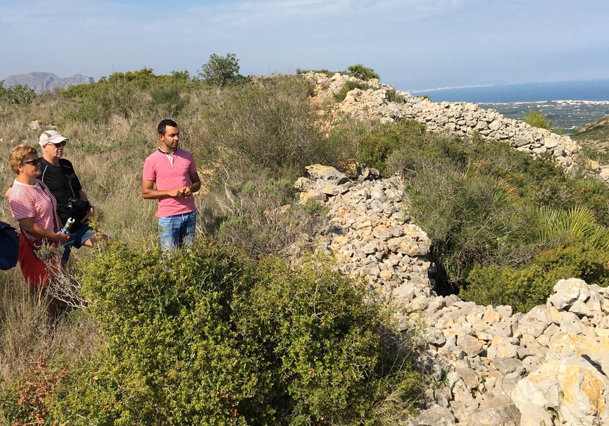 Antoni Vergel, en una visita a Benimaquía en Dénia, donde se conservan restos de un yacimiento de influencia fenicia.