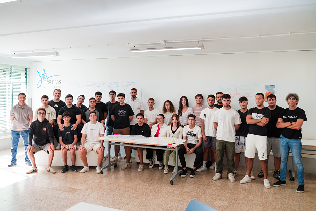 Grupo de alumnos que participan en esta edición junto a los tutores.