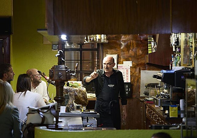Fernando Ramírez, en Saxo, poco antes de su jubilación.