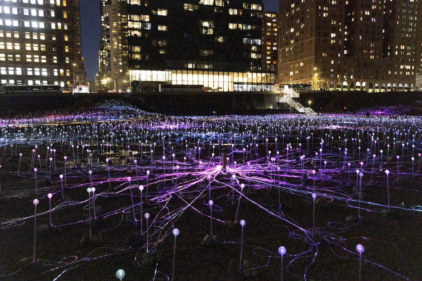 La Freedom Plaza de Nueva York se ilumina con una instalación de Bruce Munro