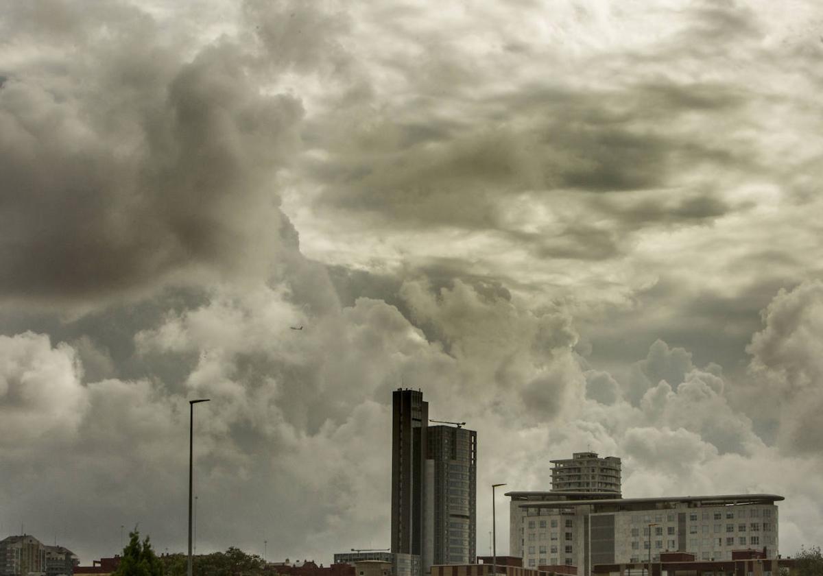 El cielo nuboso de Valencia, imagen de archivo.