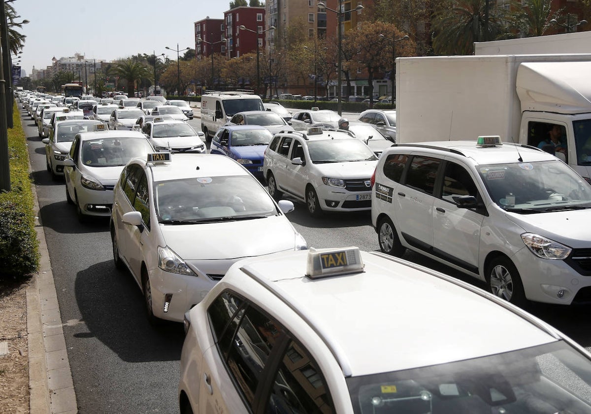 Taxis en una concentración en Valencia.