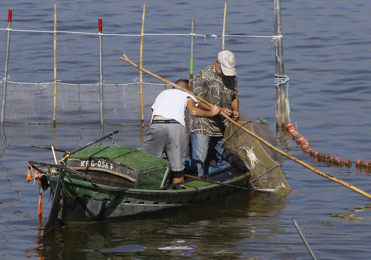 Pescadores en la Albufera.