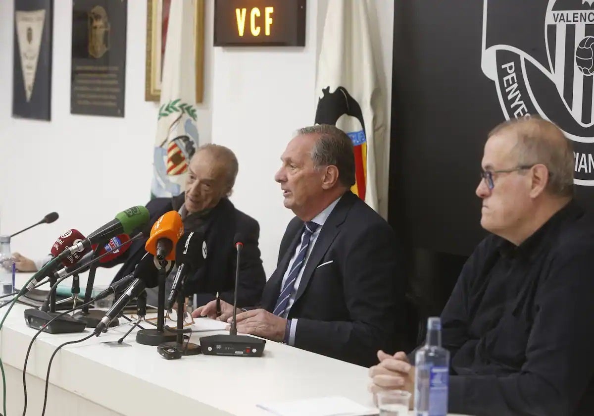 Martín Queralt, Antonio Paños y Fede Sagreras, en la sede de la Agrupación.