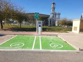 Cargador eléctrico en una de las zonas industriales.