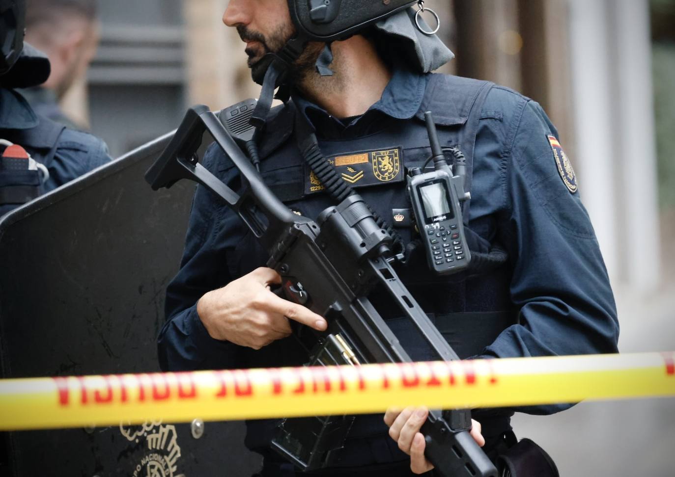 Un hombre de 74 años se atrinchera armado en su casa de Benimaclet