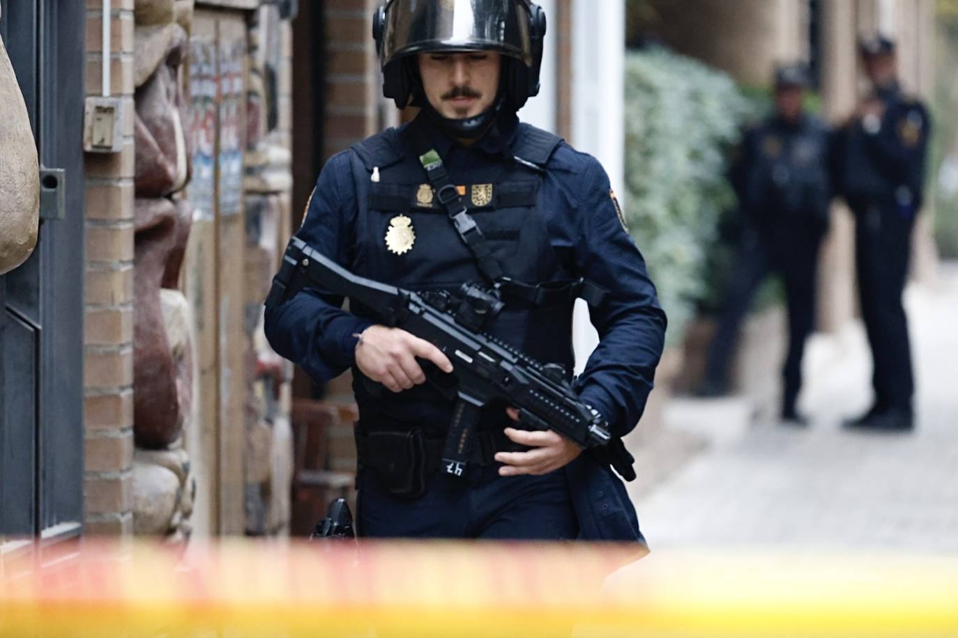 Un hombre de 74 años se atrinchera armado en su casa de Benimaclet