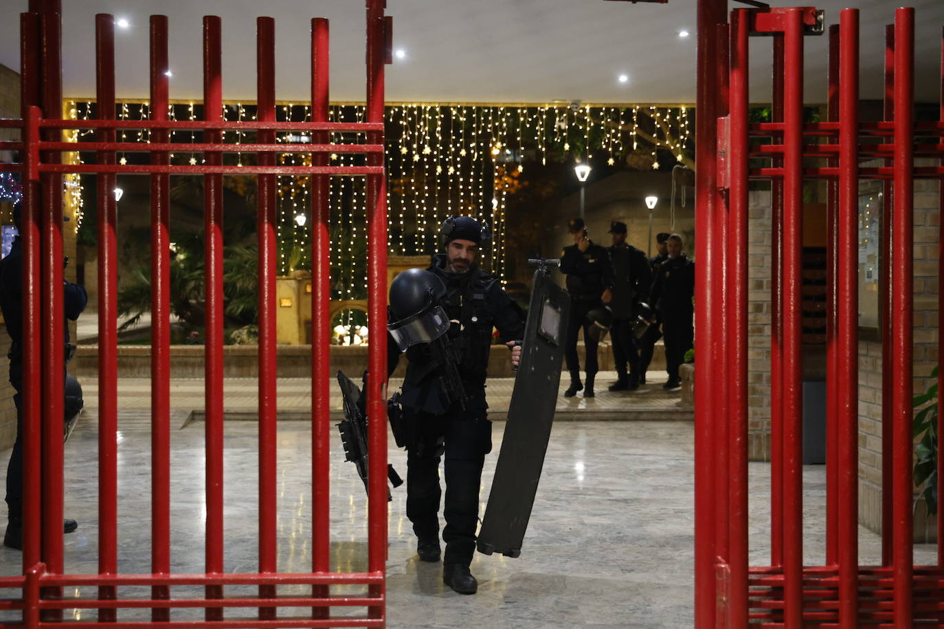 Un hombre de 74 años se atrinchera armado en su casa de Benimaclet