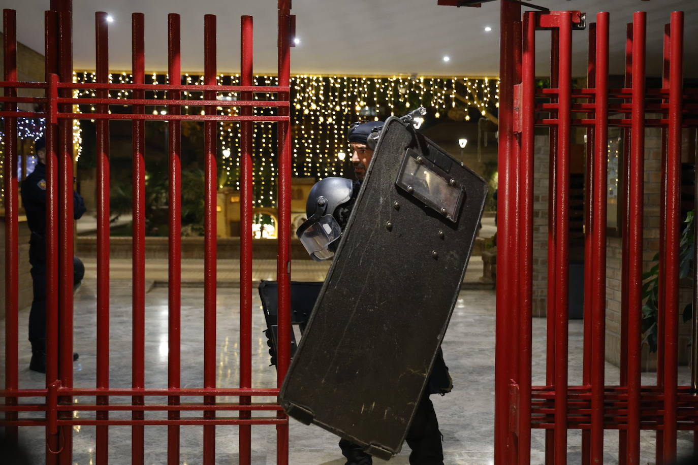 Un hombre de 74 años se atrinchera armado en su casa de Benimaclet