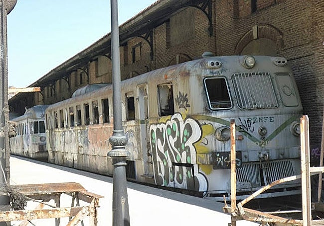 La AVAF estima que este Ganz 9212 «donado por Renfe» ha acabado en un museo de Madrid. Pero FGV asegura no tener documentos de esa donación ni espera su traslado.